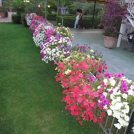 Park Cinquale Szálloda